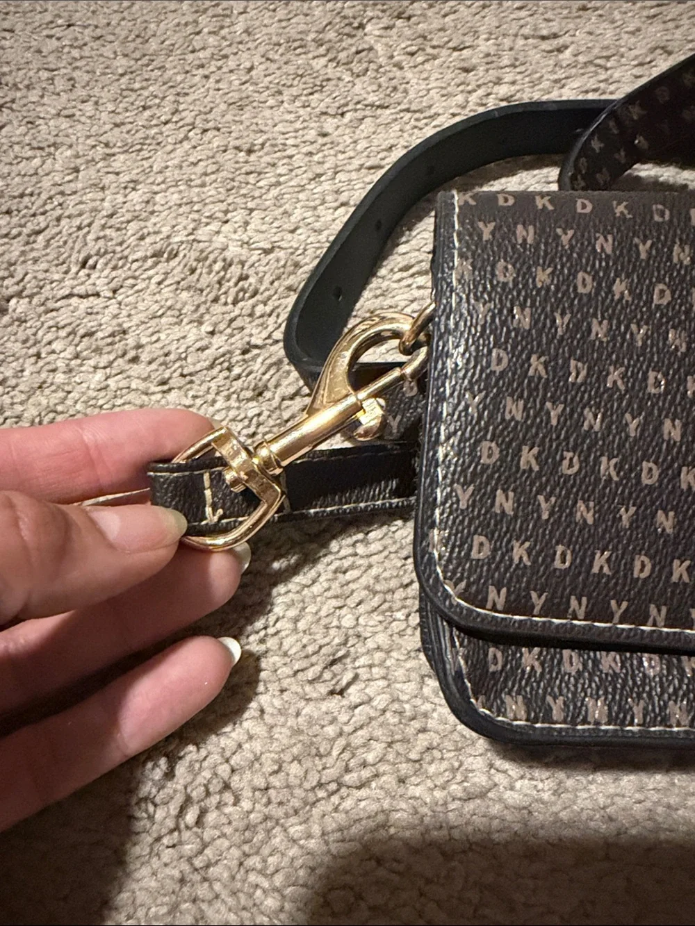 Dkny crossbody phone